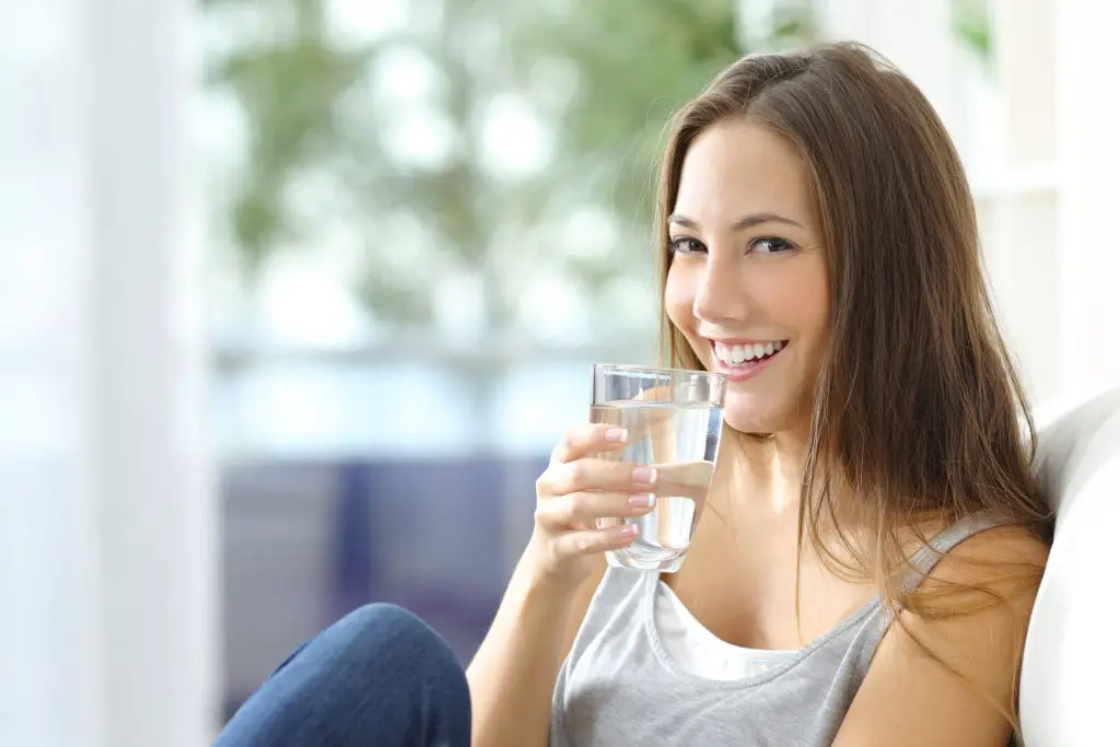 Fastest way to get rid of UTI without antibiotics is drinking lots of water